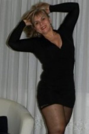 Mature Claudia
