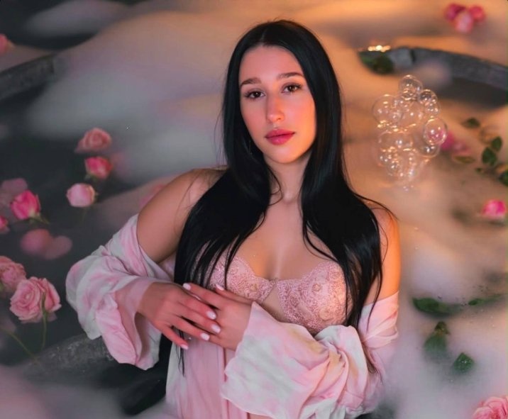 Julia - Photo 2
